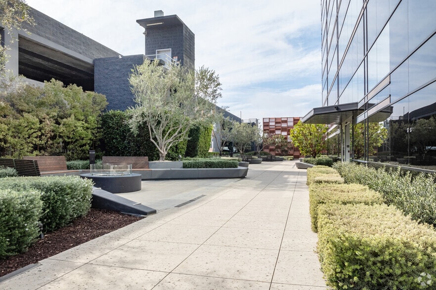3415 S sepulveda Blvd, Los Angeles, CA for lease - Building Photo - Image 2 of 11