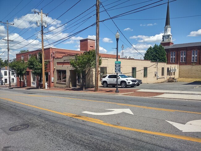 Plus de détails pour 400 5th St, Lynchburg, VA - Commerce de détail à vendre