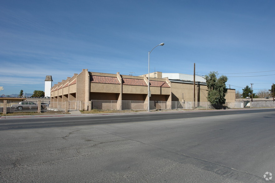 800 W Bonanza Rd, Las Vegas, NV à louer - Photo du bâtiment - Image 3 de 4