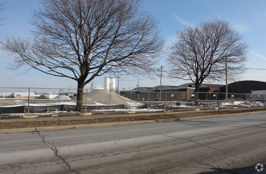 5750 W 51st St, Chicago, IL for sale - Building Photo - Image 2 of 9