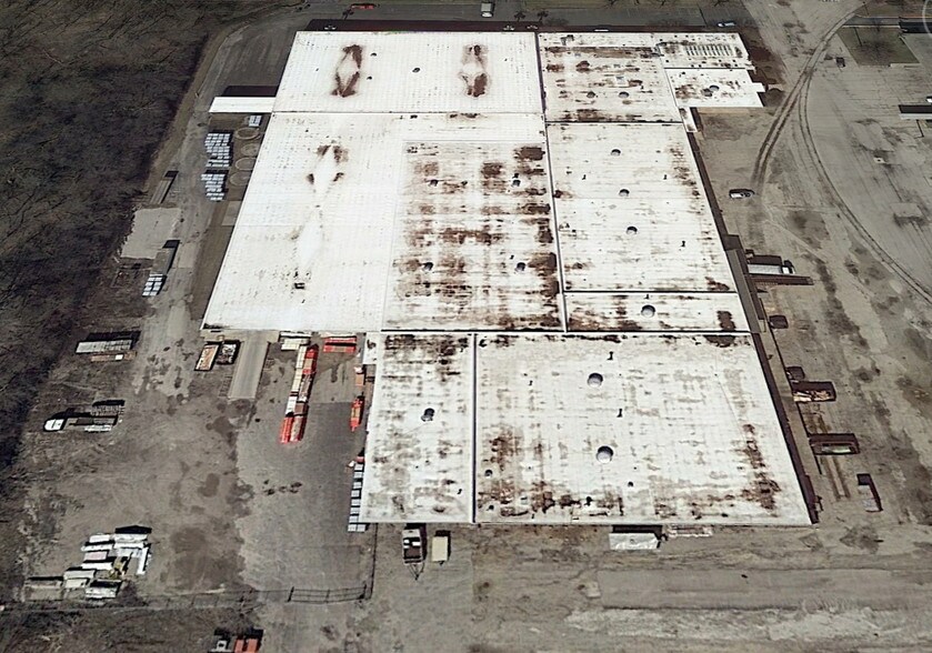 1001 Aucutt Rd, Montgomery, IL à vendre - Photo du bâtiment - Image 2 de 5