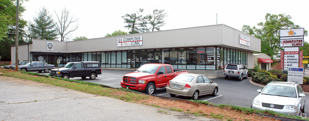 2015 Laurens Rd, Greenville, SC à louer - Photo principale - Image 1 de 3