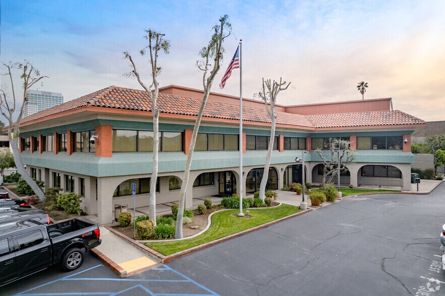 516 Burchett St, Glendale, CA à louer - Photo du bâtiment - Image 1 de 11