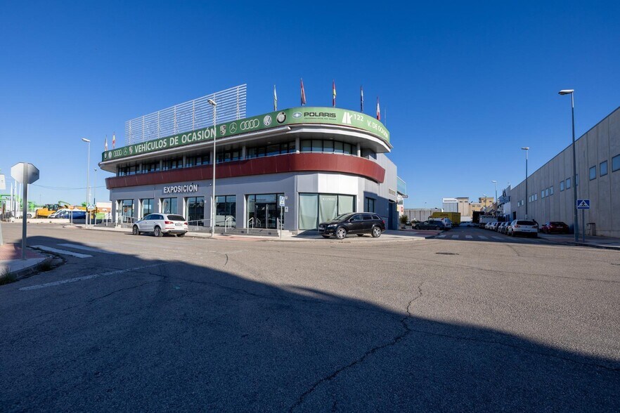 Commerce de détail dans Peligros à vendre - Photo du bâtiment - Image 2 de 50