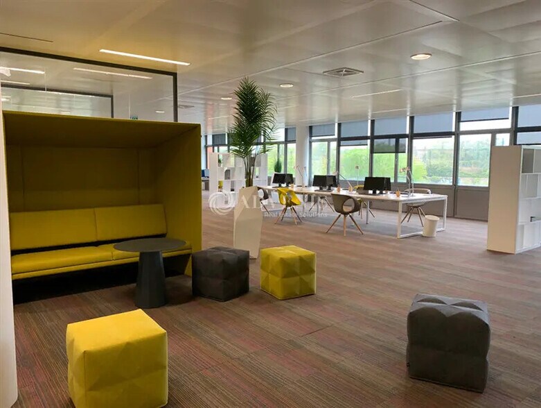 Flex in Vaulx-en-Velin for sale - Building Photo - Image 3 of 4