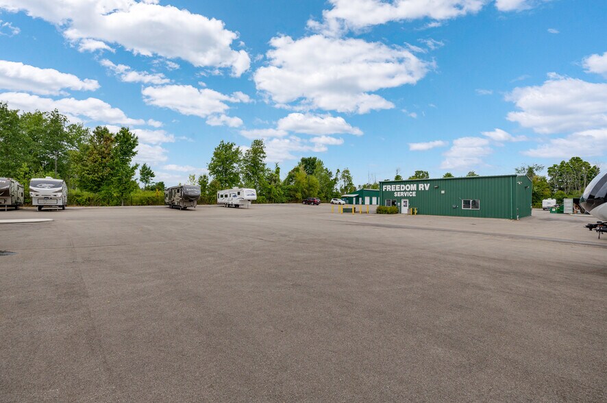 663 Stewart Blvd, Brockville, ON à vendre - Photo du bâtiment - Image 2 de 16