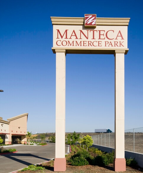 1413 Moffat Blvd, Manteca, CA for sale - Primary Photo - Image 1 of 5