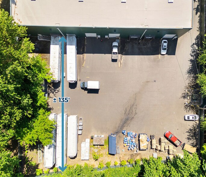 16427 NE Airport Way, Portland, OR à vendre - Photo du bâtiment - Image 2 de 11