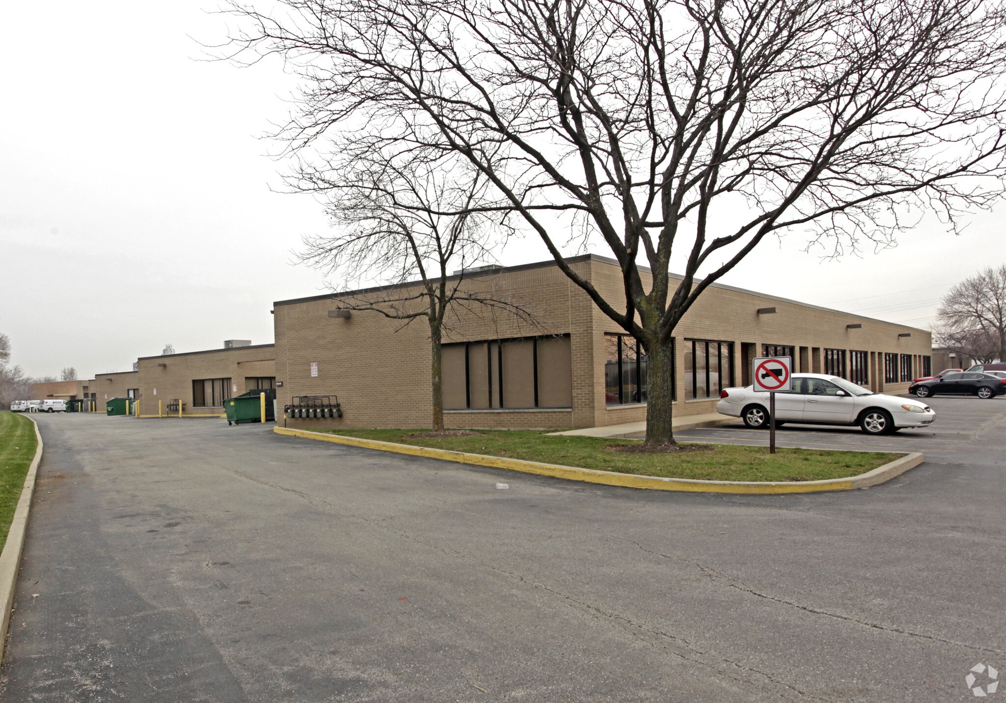 220-320 Howard Ave, Des Plaines, IL for sale Primary Photo- Image 1 of 44