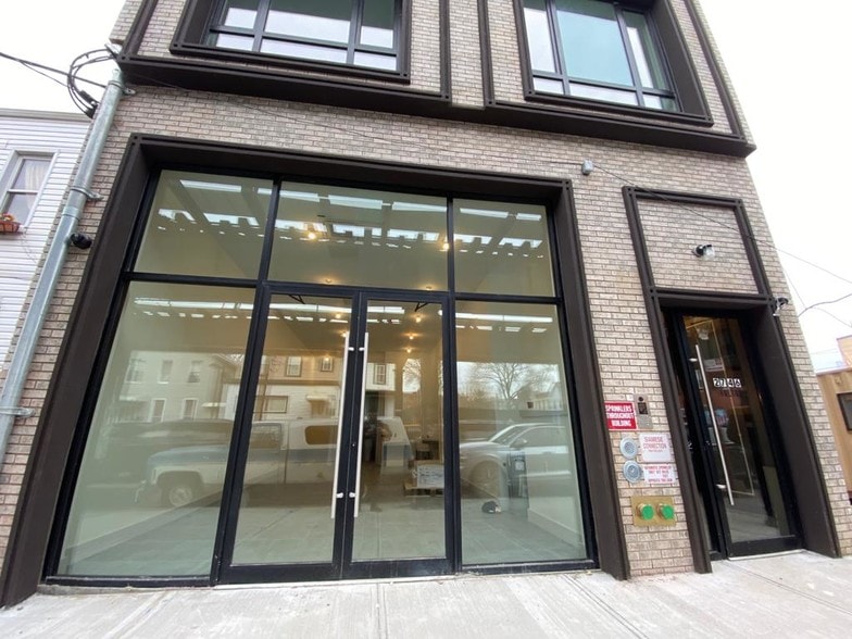 2746 Fulton St, Brooklyn, NY for lease - Building Photo - Image 2 of 3