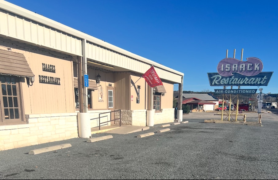 1606 Main St, Junction, TX for sale - Building Photo - Image 3 of 8