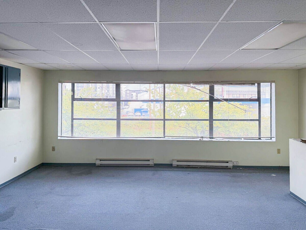 9010 Oak St, Vancouver, BC V6P 4B9 - Unit 9012 - - Interior Photo - Image 2 of 5
