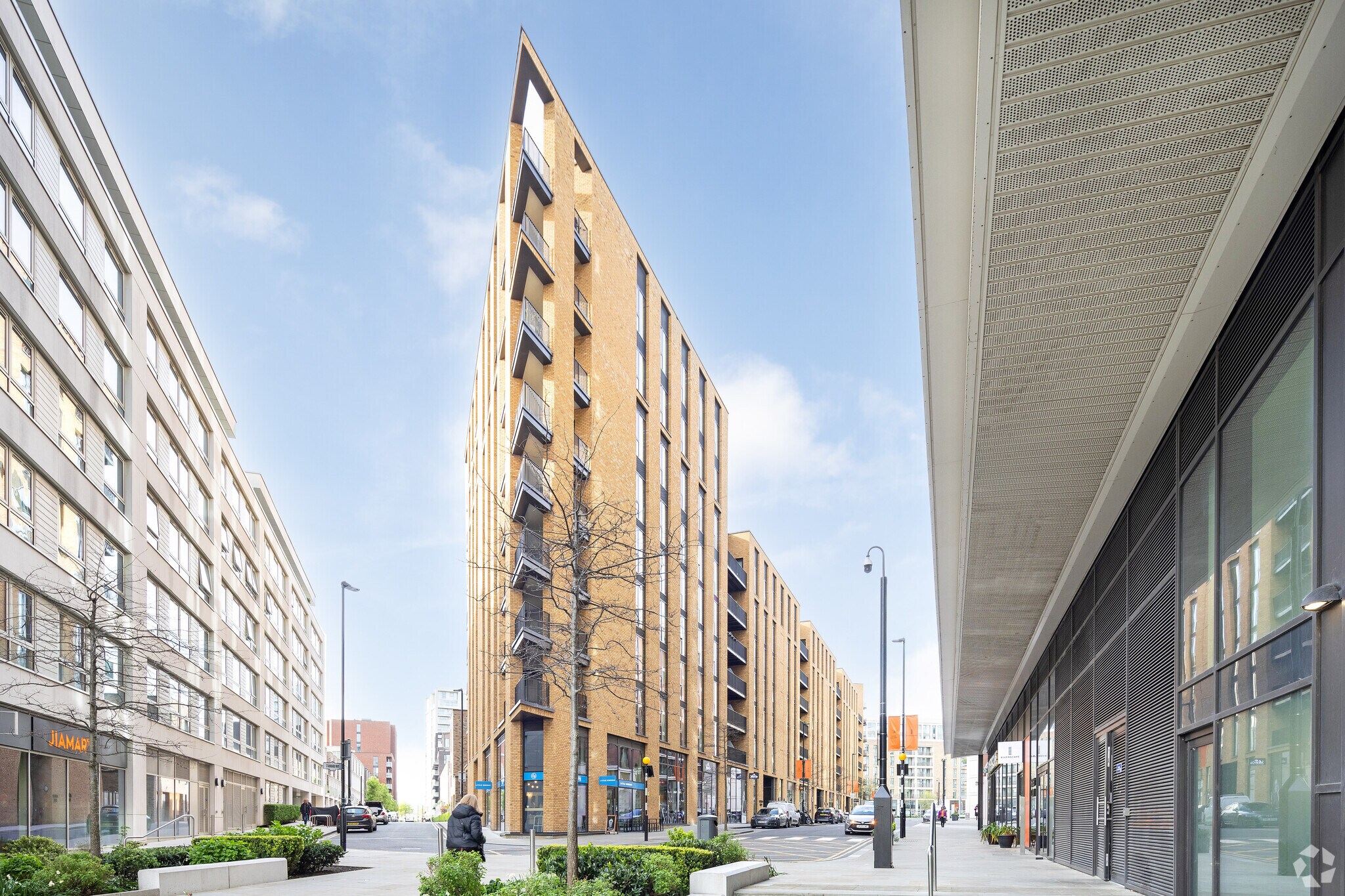 Royal Crest Av, Londres à vendre Photo principale- Image 1 de 1