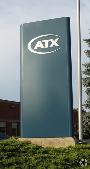 501 Clements Rd W, Ajax, ON à louer - Photo du bâtiment - Image 3 de 3