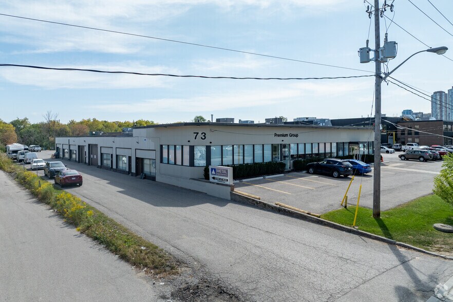 73 Railside Rd, Toronto, ON à louer - Photo du bâtiment - Image 2 de 4