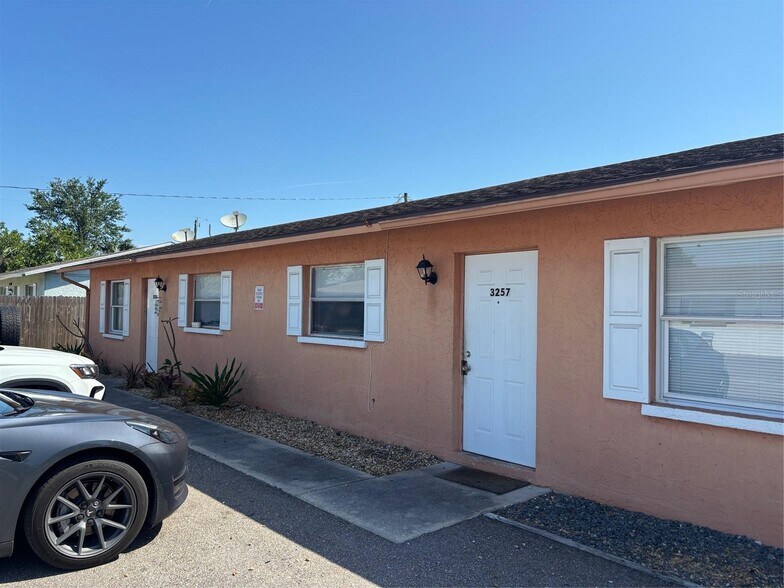 3255 51st Avenue Dr W, Bradenton, FL à vendre - Photo principale - Image 1 de 1