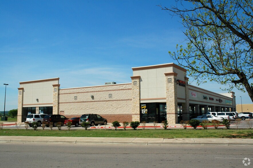 1200 Waters Edge Rd, Granbury, TX for lease - Building Photo - Image 2 of 2