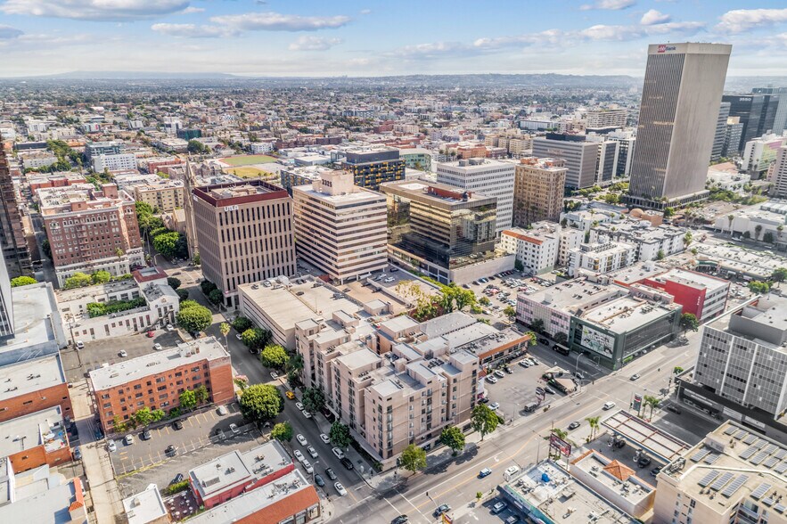 3300 W 6th St, Los Angeles, CA à louer - Photo du bâtiment - Image 3 de 7
