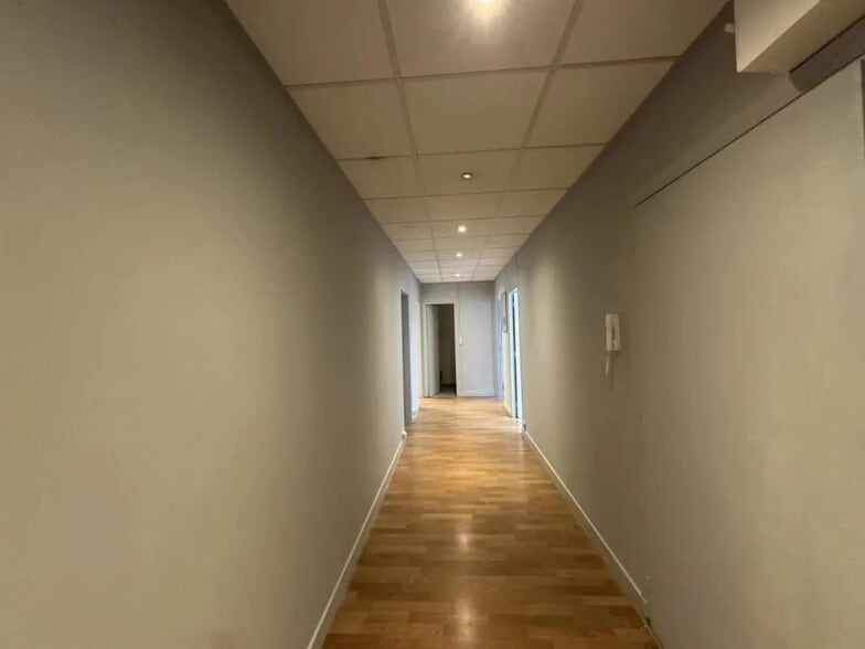 Bureau dans Neuilly-sur-Seine à louer - Photo intérieure - Image 2 de 12