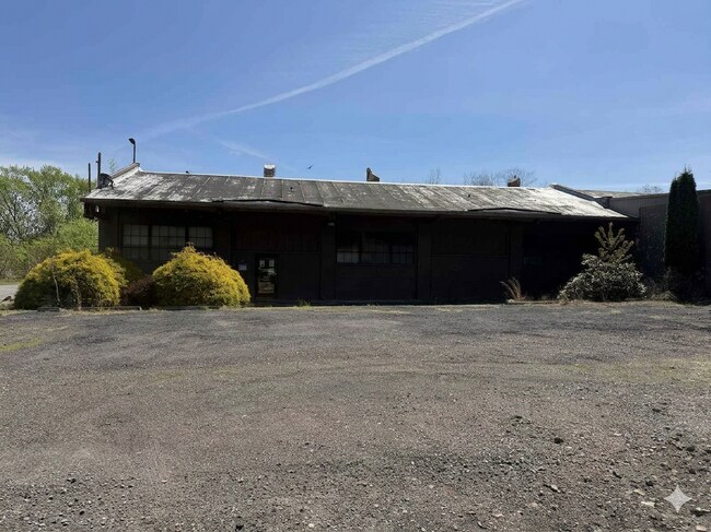 Plus de détails pour 105 Woodward Hill Rd, Edwardsville, PA - Industriel à louer
