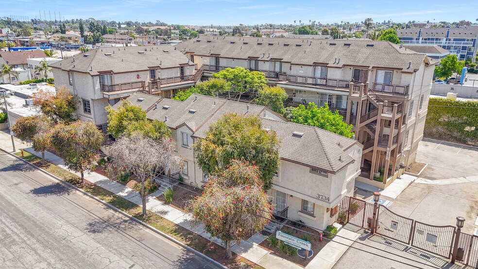 3710-3750 E Fountain St, Long Beach, CA à vendre - Photo du bâtiment - Image 2 de 12