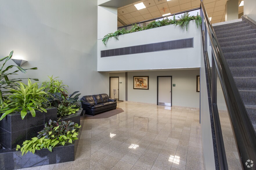 10700 Montgomery Rd, Montgomery, OH à louer - Hall d’entrée - Image 2 de 34