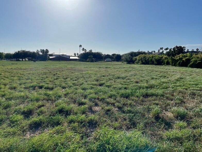 2431 S McColl Rd, McAllen, TX à vendre - Photo du bâtiment - Image 2 de 8