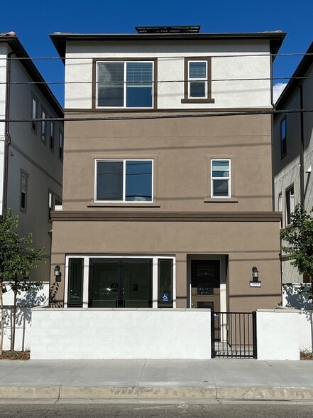 3005 Cochran St, Simi Valley, CA à louer - Photo du bâtiment - Image 2 de 56