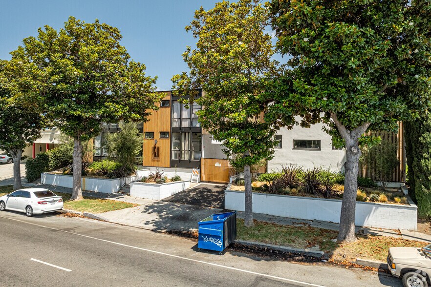 4723-4727 W Beverly Blvd, Los Angeles, CA à vendre - Photo du bâtiment - Image 1 de 28