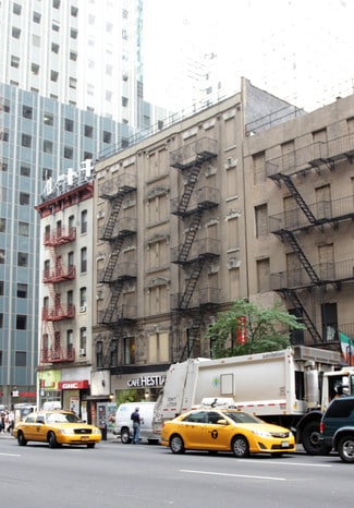 Plus de détails pour 686-688 Third Ave, New York, NY - Commerce de détail à louer