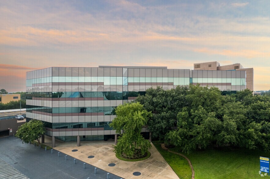5300 Hollister Rd, Houston, TX à louer - Photo du bâtiment - Image 1 de 5