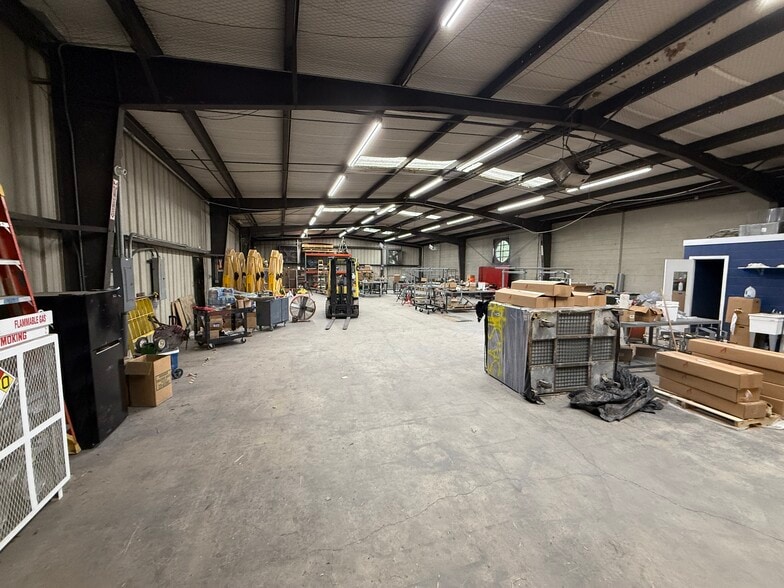 110 Connelly, San Antonio, TX for lease - Interior Photo - Image 2 of 4