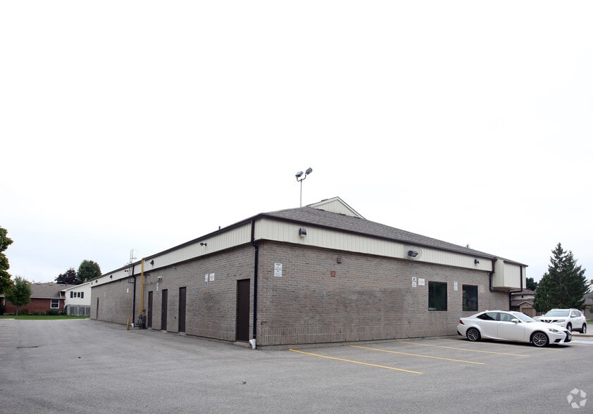 320 Ferndale Ave, London, ON for lease - Building Photo - Image 2 of 4