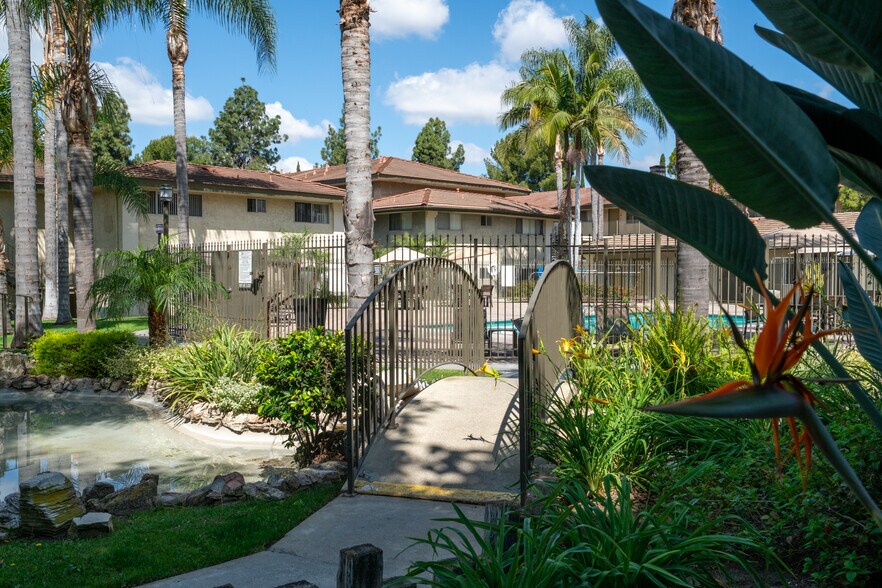 861 S Glencliff St, La Habra, CA à vendre - Photo du bâtiment - Image 3 de 35