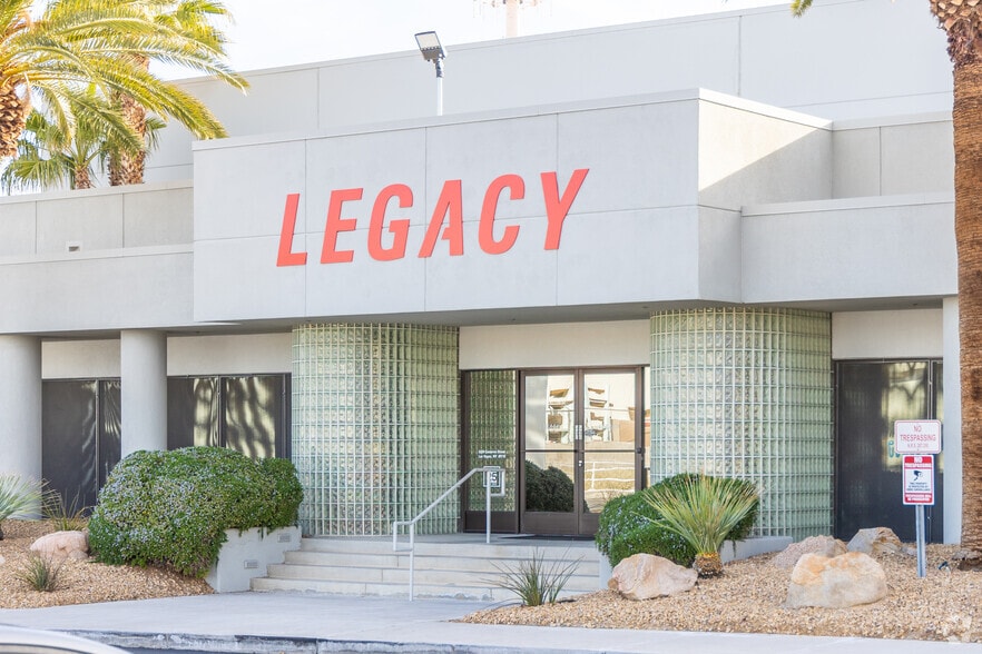 5220 Cameron St, Las Vegas, NV à louer - Photo du bâtiment - Image 3 de 5