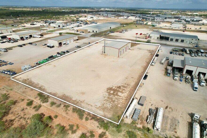 4844 CR 430, Pleasanton, TX à vendre - Photo du bâtiment - Image 1 de 25