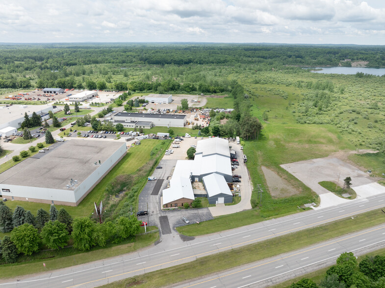 2425 N Lapeer Rd, Oxford, MI à vendre - Photo du b timent - Image 1 de 12