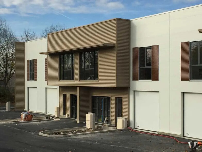 Flex in Bussy-Saint-Georges for lease - Building Photo - Image 1 of 2