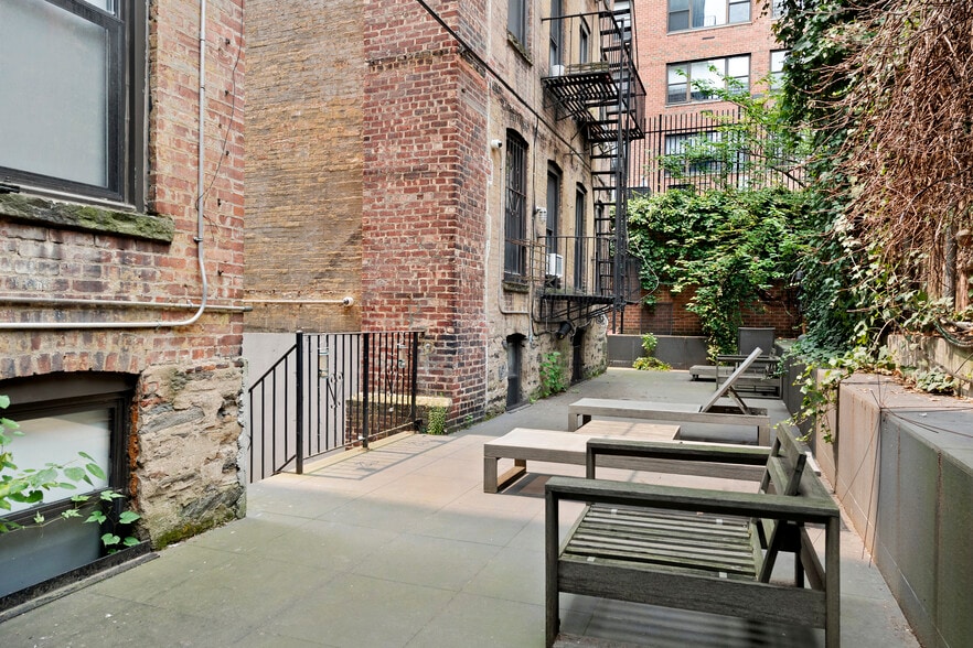 409-413 E 84th St, New York, NY à vendre - Photo du bâtiment - Image 3 de 12