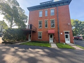 114 Wellington Pl, Cincinnati, OH for lease Interior Photo- Image 1 of 17