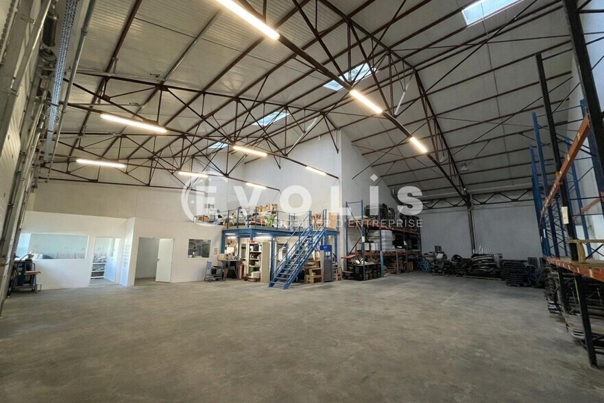 112 Avenue Franklin Roosevelt, Vaulx-en-Velin for lease - Interior Photo - Image 1 of 39