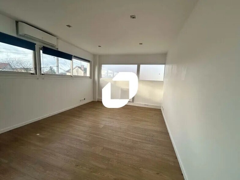 Avenue Des Aubépines, Gonesse à louer - Photo du bâtiment - Image 2 de 16