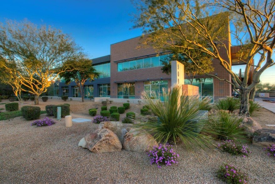 9097 E Desert Cove Dr, Scottsdale, AZ à louer - Photo du bâtiment - Image 3 de 20