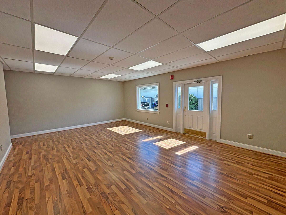 55 Constitution Ave, Portsmouth, NH 03801 - Unit Unit -  - Interior Photo - Image 2 of 5