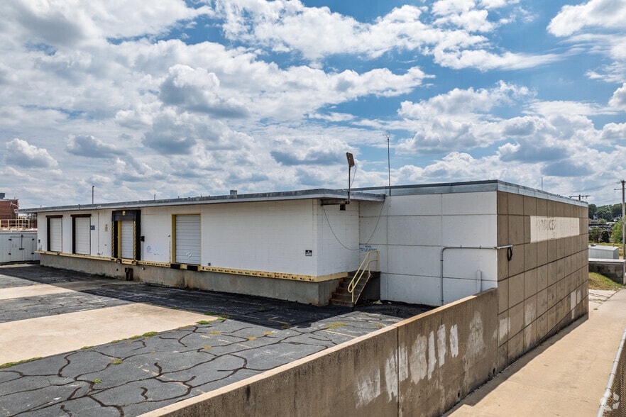 680 W Tampa St, Springfield, MO for lease - Primary Photo - Image 1 of 4