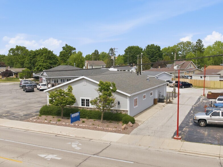 3009 Forest Ave, Two Rivers, WI for lease - Building Photo - Image 2 of 19