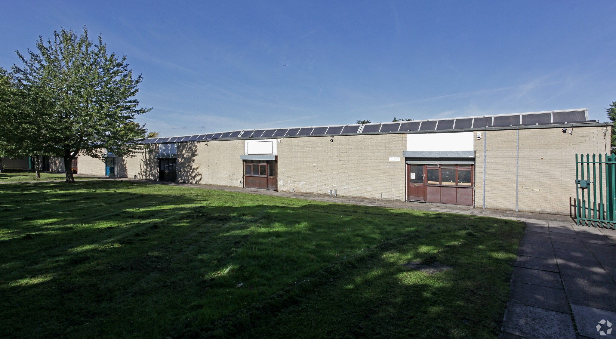 2-12 Boughton Rd, Londres à louer Photo du bâtiment- Image 1 de 3