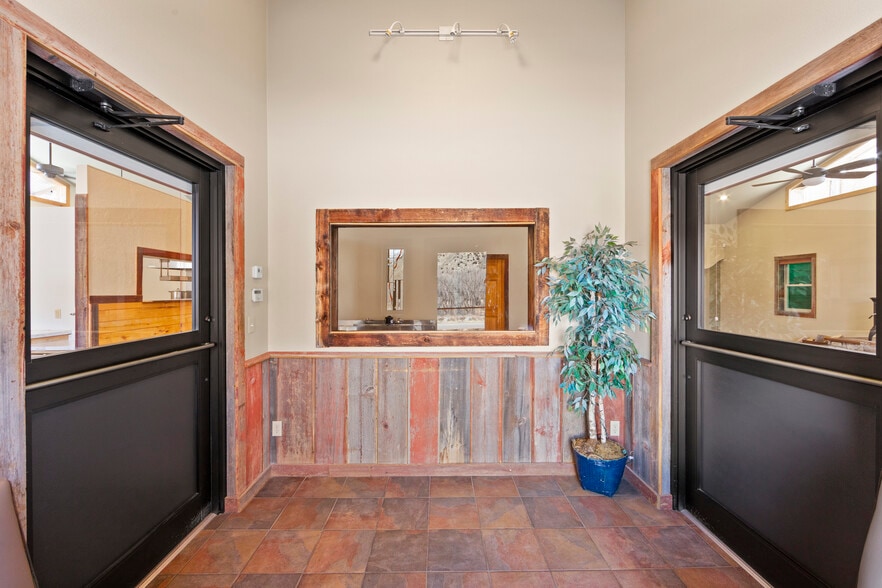 606 W Byers Ave, Hot Sulphur Springs, CO à vendre - Photo du bâtiment - Image 3 de 90