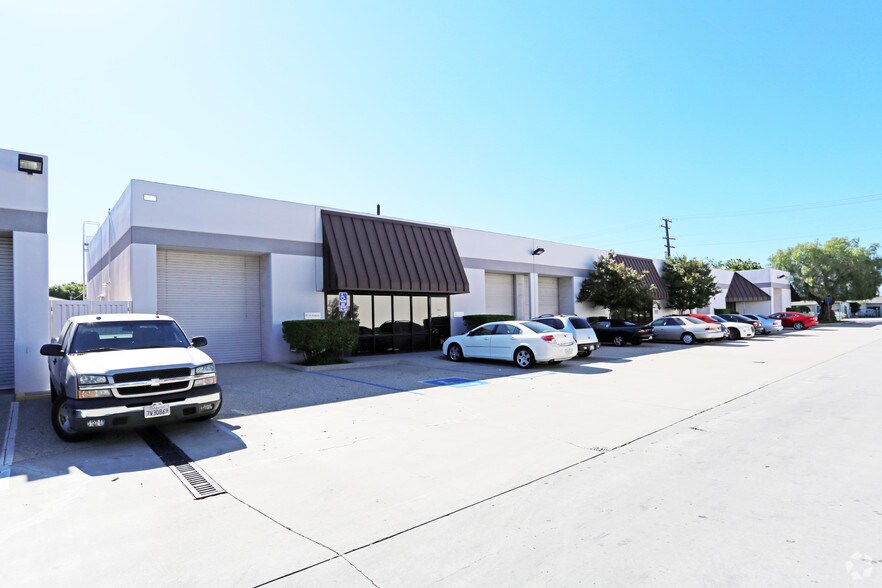 3517 W Commonwealth Ave, Fullerton, CA à louer - Photo du bâtiment - Image 3 de 14