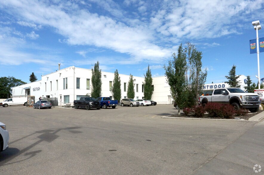 13344 97th St NW, Edmonton, AB à vendre - Photo principale - Image 1 de 11